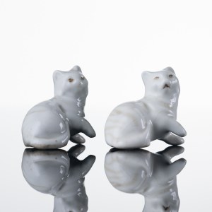 Royal Dux Bohemia, Czech Republic, Cat figurines - 2 pieces, 1990s.