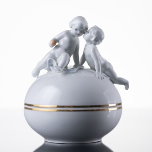 Zakład Porcelany Stołowej Ćmielów, entworfen von Franciszek Kalfas, Bombonierka z amorki, 1950er Jahre.