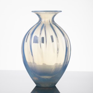 Ornamentální sklárna Makora, Krosno, duhová váza, počátek 21. století.