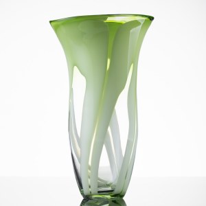 Skláreň Josephine, váza so zeleným dekorom, začiatok 21. storočia.
