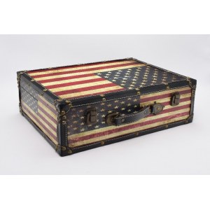Mit der amerikanischen Flagge umwickelter Koffer