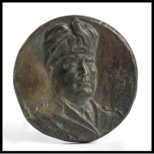 ITALY, Kingdom Round plate with portrait of Benito Mussolini
