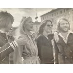 ABBA. Satz von 3 Fotos vom Besuch der Musikgruppe ABBA in Polen. Warschau [1976].