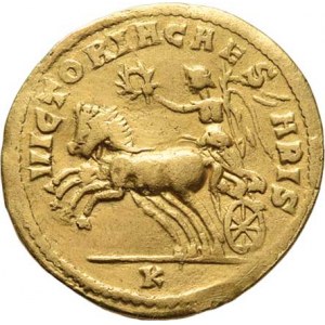 Řím, Carinus jako césar, 282 - 283, Aureus, Rv:VICTORIA.CAESARIS., Victoria na bize