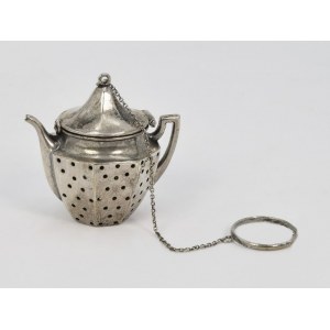 Tea brewer in the form of a teapot