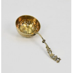 Powdered sugar strainer with a neocoque handle