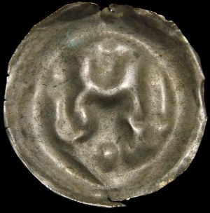 Quarter breakup, Brakteat - Frontal figure with sword and scepter