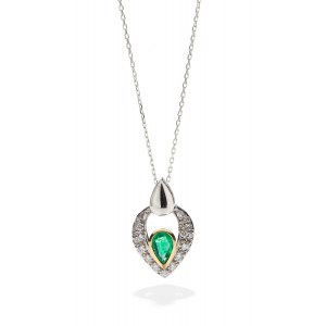 Smaragdový a diamantový náhrdelník z počátku 21. století.