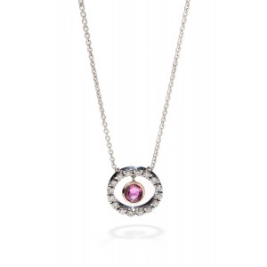 Rubínový a diamantový náhrdelník z počátku 21. století.