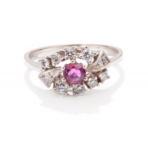 Prsten s rubínem a diamanty 2. polovina 20. století.
