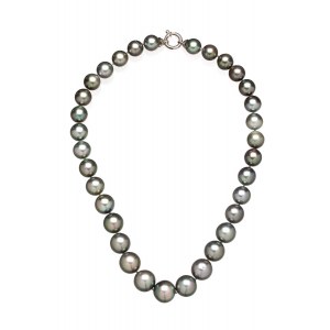 Tahiti pearl necklace 2nd half of 20th century.