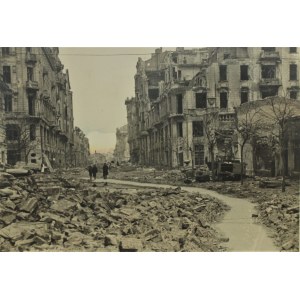 Varšava 1945 Ulica Jasná [fotografia z roku 1945].