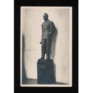 Pariser Denkmal für Marschall Pilsudski im Ehrenturm (162)