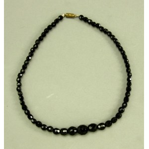 Mourning jewelry. Black glass necklace (220)