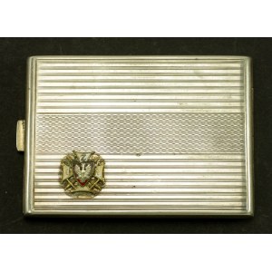 Druhá republika, puzdro na cigarety s odznakom Asociácie dôstojníkov v zálohe. Strieborná (557)