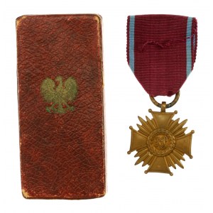 Brązowy Krzyż Zasługi RP Caritas/Grabski z pudełkiem (575)