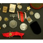 Kommunistische Partei, Satz von Abzeichen und Medaillen. Insgesamt 24 Stück. (663)