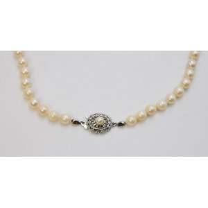 Pearl necklace