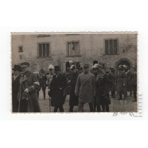 IIRP Funeral of Marshal Pilsudski - State Police and French delegation