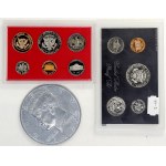 USA, Sada oběžných mincí 1971 S, 1982 S, medaile složená ze 3 ks 1/2 dollarů Kennedy