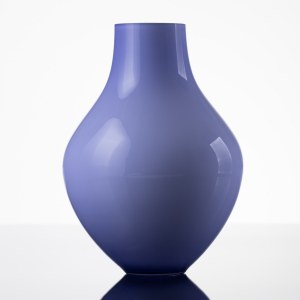 Glashütte Tarnowiec, Violette Vase, Muster 851, frühes 21. Jahrhundert.