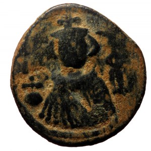 Arab-Byzantine, Umayyad Caliphate. temp. 'Abd al-Malik ibn Marwan (AH 65-86 / AD 685-705). Æ Fals (Bronze, 19mm, 3.86g).