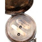Strieborné skrutkovacie vreckové hodinky z 19. storočia s mottom - Francúzsko