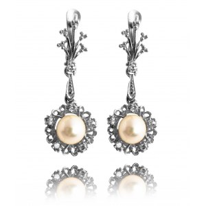 Earrings with pearls and diamonds