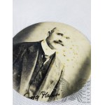 Circular portrait of a man from the early 20th century