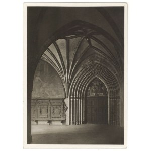 PELPLIN. Corridor in the cathedral. Photo by Jan Bulhak. Atlas Publishing House.