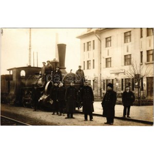 Dunaharaszti, MÁV vasútállomás, gőzmozdony vasutasokkal, vonat. photo (Rb)