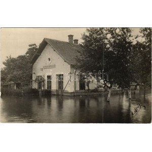 Gombos, Kisgombos Bogojeva selo; vasútállomás árvíz idején. H. Gróf / railway station during flood. photo + ...