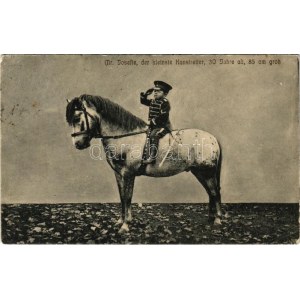 Mr. Josefi, der kleinste Kunstreiter, 30 Jahre alt, 85 cm gross / A legkisebb lovas, 30 éves és csupán 85 cm magas...