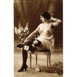 Meztelen erotikus hölgy combharisnyában / Erotic nude lady in stockings. J.A. Paris 0592. (non PC)