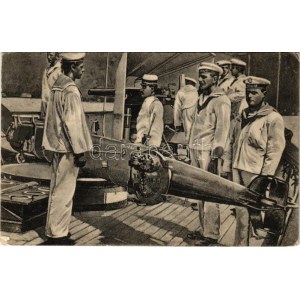 Torpedolanzierübungen. K.u.K. Kriegsmarine / Osztrák-magyar haditengerészet matrózai torpedó gyakorlat közben / Austro...