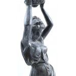 Gyertyatartó. Antik figurális gyertyatartó, spiáter női alak kezében szürke fém 5 ágú gyertyatartóval...