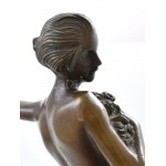 Josef Lorenzl (1892-1950): Art Deco nő. Bronz, márvány talapzaton, jelzés nélkül, szép állapotban m: 42 cm...