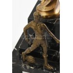1981 olasz sport trófea. Bronz, márvány talapzaton, talapzaton tábla: V RTOFEO CORRADO CAGLI Luglio 1981...