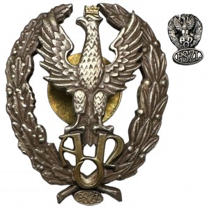 Odznaka wraz z miniaturką podyplomowego i magisterskiego studium zarządzanie lotniskami Akademii Obrony Narodowej