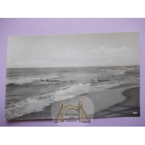 Krynica Morska, beach, sea waves, circa 1930.