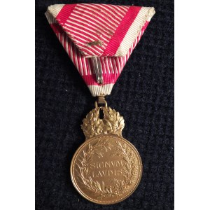 Signum Laudis/ Medal Zasługi Wojskowej (węg. Signum Laudis katonai). ...