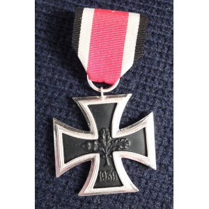 Krzyż Żelazny II klasy (niem. Eisernes Kreuz II Klasse). Odznaczenie ...