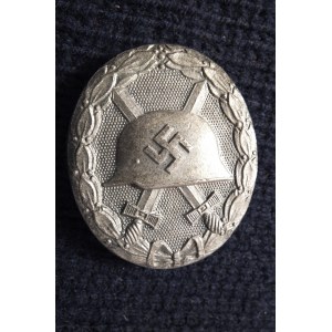 Srebrna Odznaka za Rany 1939 (Das Verwundetenabzeichen 1939 in Silber) ...