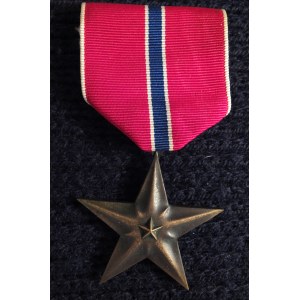 Brązowa Gwiazda (ang. Bronze Star Medal). Odznaczenie ustanowione 4 l ...