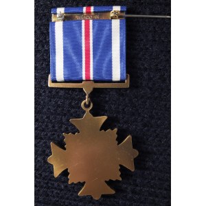 Zaszczytny Krzyż Lotniczy (ang. Distinguished Flying Cross – DFC).  ...