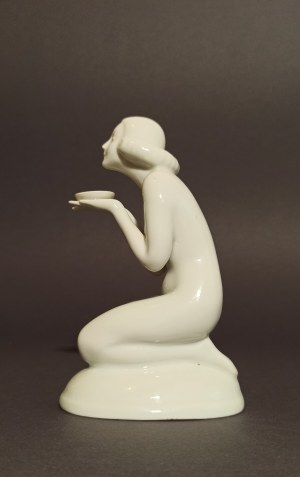 KNEELING WOMAN WITH A BOWL ZP 