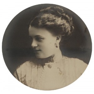 J. ŁUNIEWSKI (XIX/XX w.), Portret kobiety