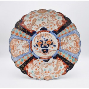 Platter - Imari platter with floral decoration in segments