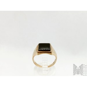 Men's signet ring with onyx - 375 gold