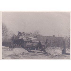 Trup lekkiego czołgu niemieckiego Panzerkampfwagen II fot. Eugeniusz Haneman [fotografia / vintage print / ca 1940]